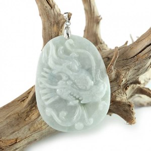 Grand pendentif tete de dragon en jade