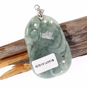 Pendentif gourde wu lou en jade