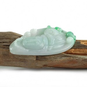 Pendentif tete de guanyin en jade vert
