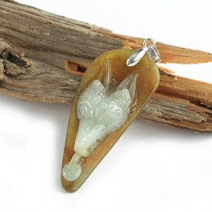 Pendentif tête de loup en jade