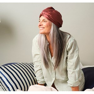 Turban en soie rose foncé 19 mo