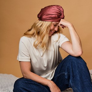 Turban en soie rose foncé 19 mo