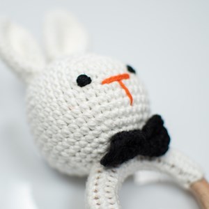 Hochet coton tricot bois naturel lapin