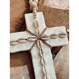 Suspension croix en nacre et coquillages