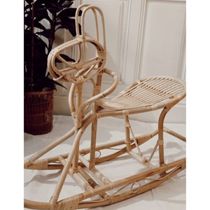 Cheval à bascule en rotin