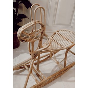 Cheval à bascule en rotin