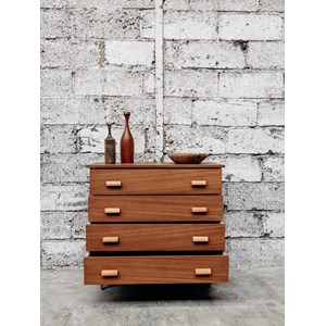 Olga, la commode en bois n°150