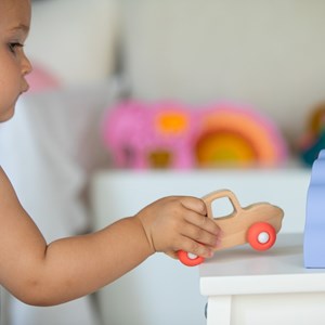 Voiture de course - rose fluo