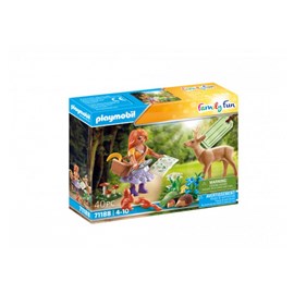 Herboriste avec animaux de la foret