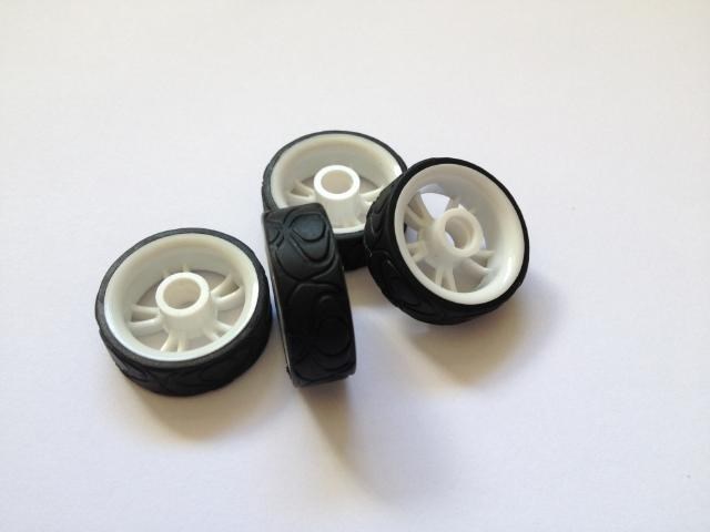 4 roues automoblox mini