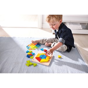 Jeu d’assemblage triangles magiques