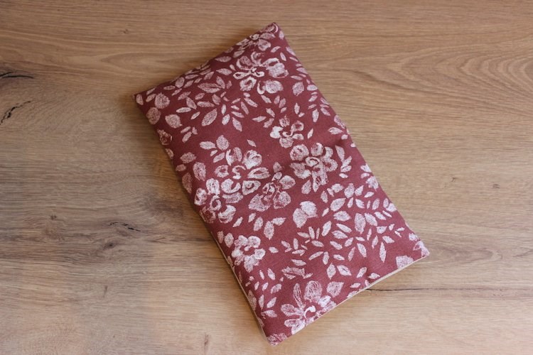 Petite bouillotte -fleurs craie marsala