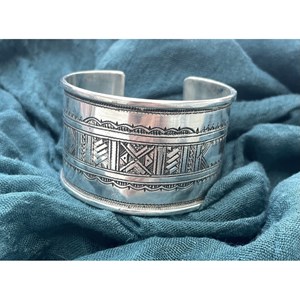 Beau bracelet touareg, manchette large