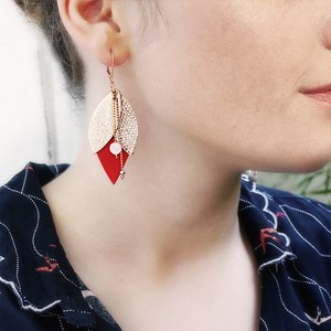 Boucle d'oreille tulipe rouge en cuir