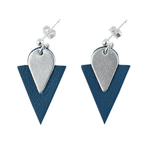 Clous d'oreille triangle en cuir marine