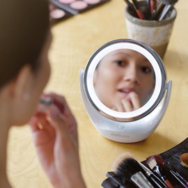 Miroir grossisant lumineux