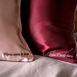 Taie d'oreiller en soie prune 65x65