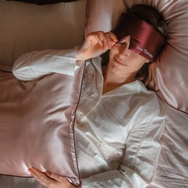 Masque de nuit bandeau en soie prune