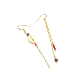 Boucles d'oreilles asymétriques cauri