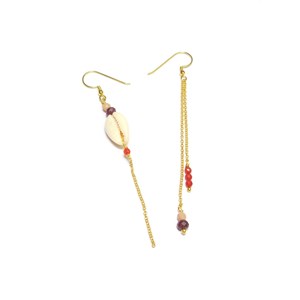 Boucles d'oreilles asymétriques cauri