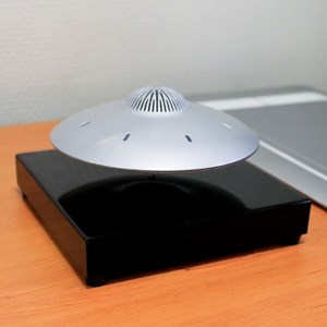 Enceinte ufosound silver en lévitation s