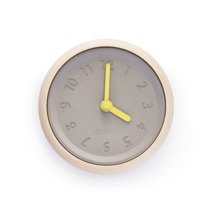 Toupie - horloge bois aiguilles jaunes
