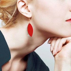 Boucle d'oreille petale rouge