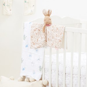 Doudou lange flopsy pierre lapin