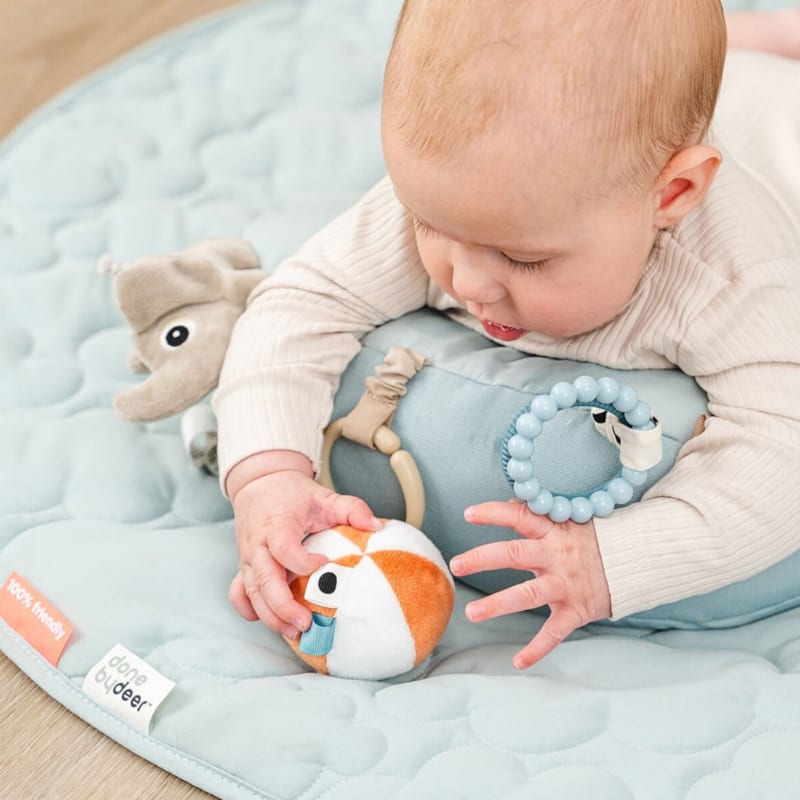 Coussin d'éveil tummy time playground bleu (Done by deer) - Image 2