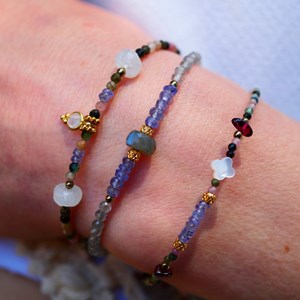 Bracelet advitiya – équilibre et protection avec tourmalines et grenats