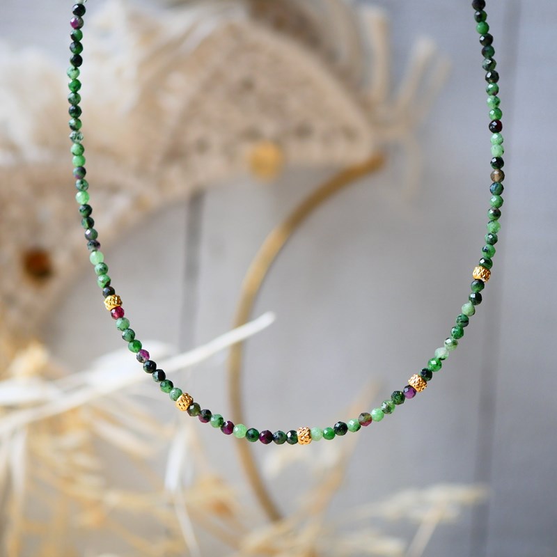 Collier ras de cou punarjanm - rubis zoisite - renaissance et transformation