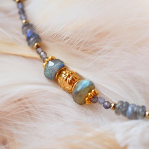 Collier swar - iolite, labradorite et talisman - intuition et clarté