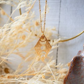 Collier alok cycles lunaires - symbolisme et connexion spirituelle