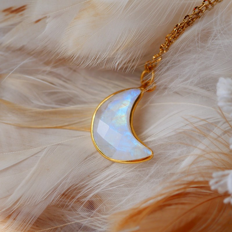 Collier tandava lune pierre de lune arc-en-ciel - intuition et féminité