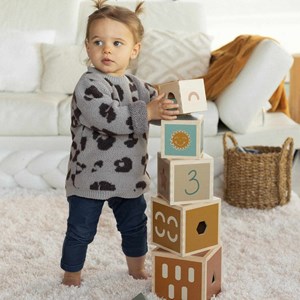 Cubes empilables en bois multicolore