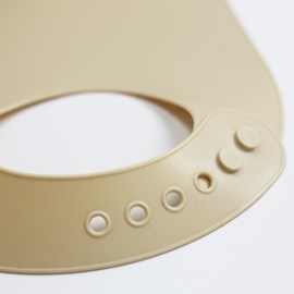 Bavoir silicone ecru 22x30 cm