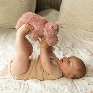 Peluche musicale bébé rose