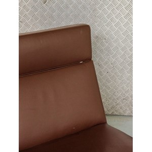 Jakob, le fauteuil en cuir marron n°367