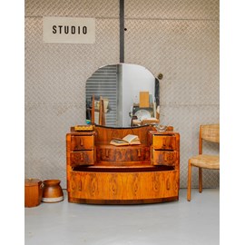 Louise, la coiffeuse en bois n°120