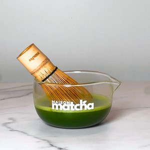 Bol à matcha avec bec verseur