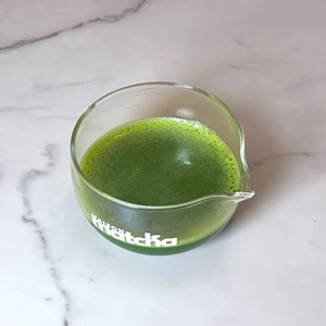 Bol à matcha avec bec verseur