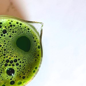 Bol à matcha avec bec verseur