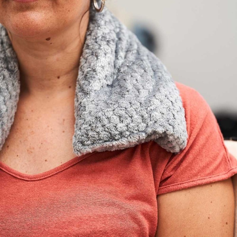 Bouillotte tour de cou gris pailleté