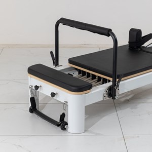 Pilates reformer blanc en aluminium