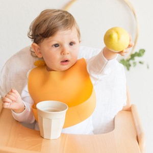 Bavoir avec récupérateur en silicone jau