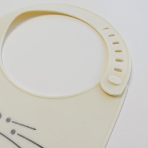 Bavoir silicone récupérateur sable