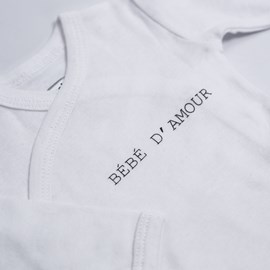 Body naissance - bébé d'amour blanc 3 mo