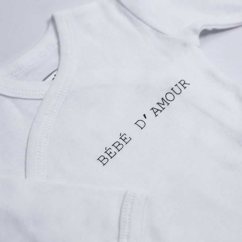 Body naissance - bébé d'amour blanc 3 mo