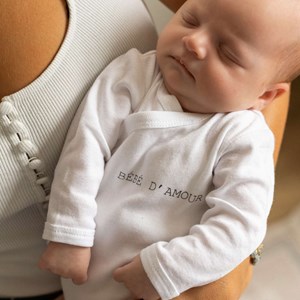 Body naissance - bébé d'amour blanc 3 mo