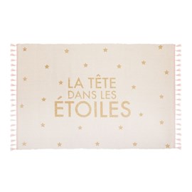 Tapis doré à franges la tête dans les ét
